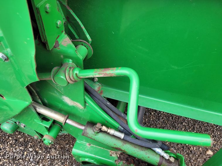 image for item DK1890 2000 John Deere 566  round baler