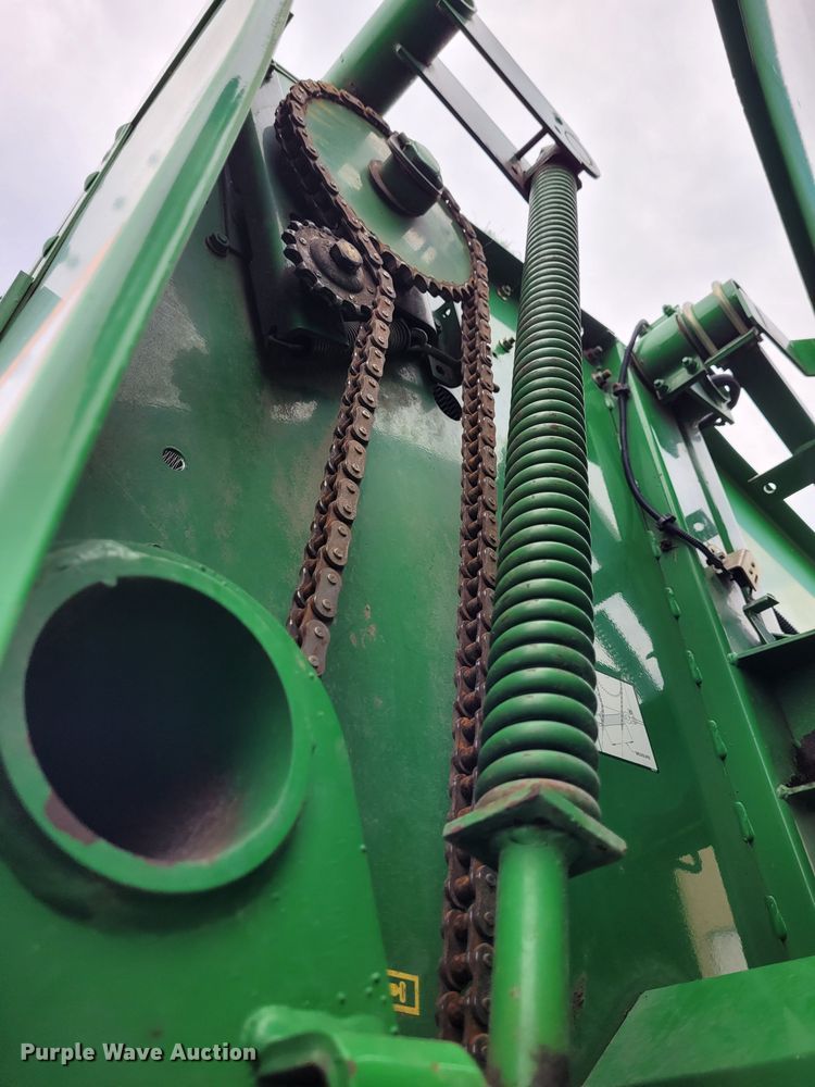 image for item DK1890 2000 John Deere 566  round baler