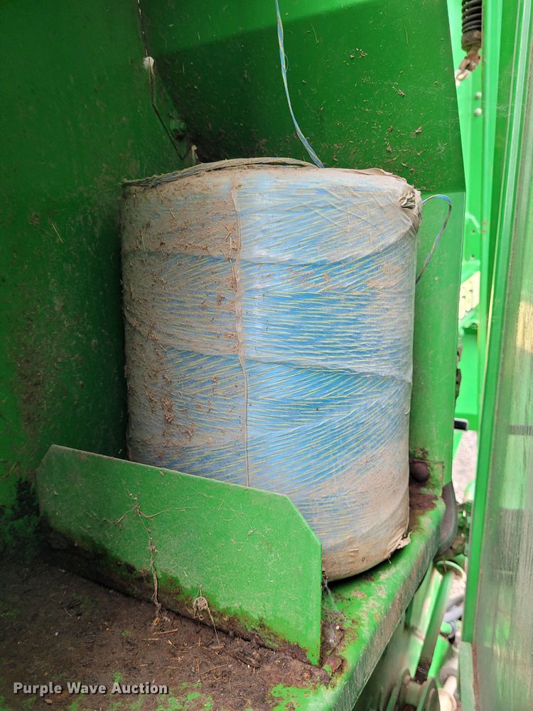 image for item DK1890 2000 John Deere 566  round baler