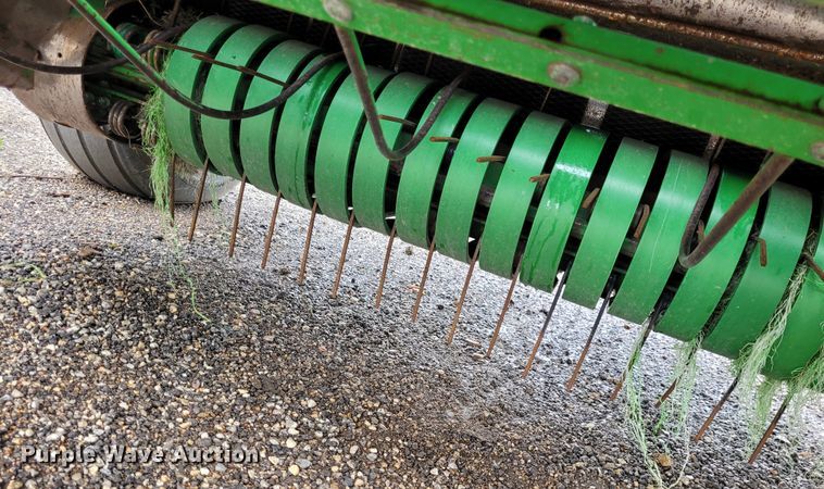 image for item DK1890 2000 John Deere 566  round baler
