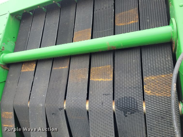 image for item DK1890 2000 John Deere 566  round baler