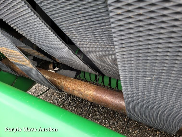 image for item DK1890 2000 John Deere 566  round baler