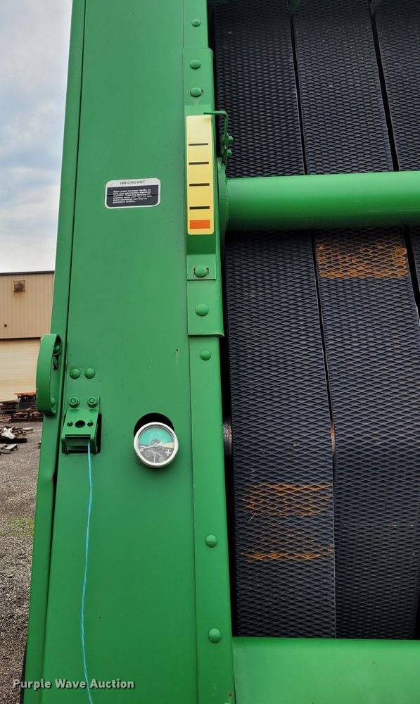 image for item DK1890 2000 John Deere 566  round baler