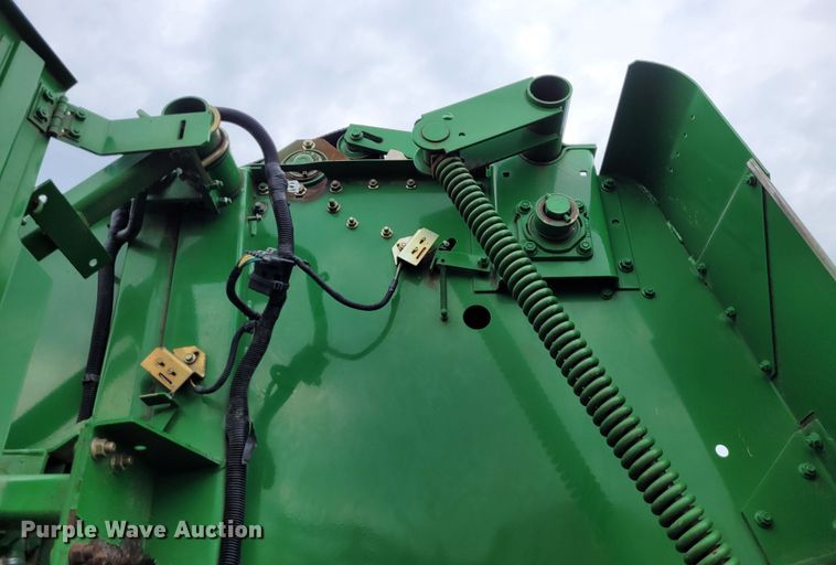 image for item DK1890 2000 John Deere 566  round baler