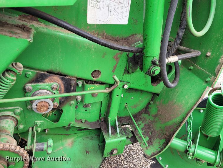 image for item DK1890 2000 John Deere 566  round baler