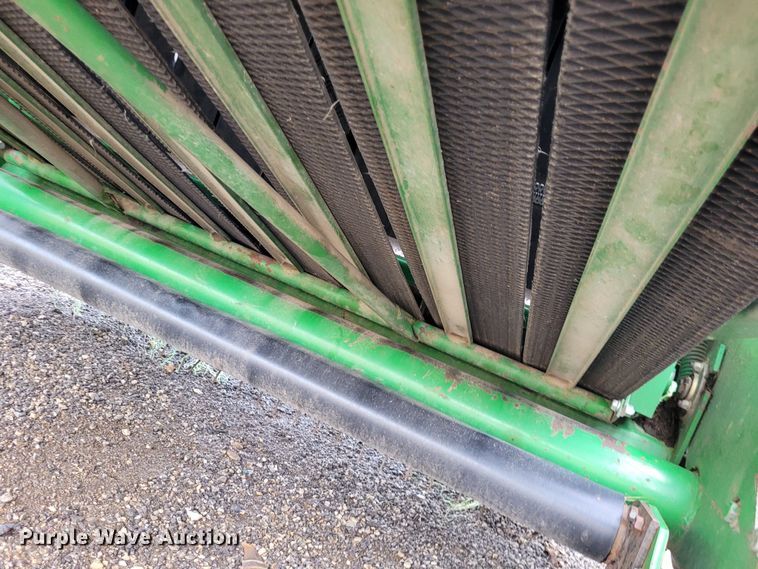 image for item DK1890 2000 John Deere 566  round baler