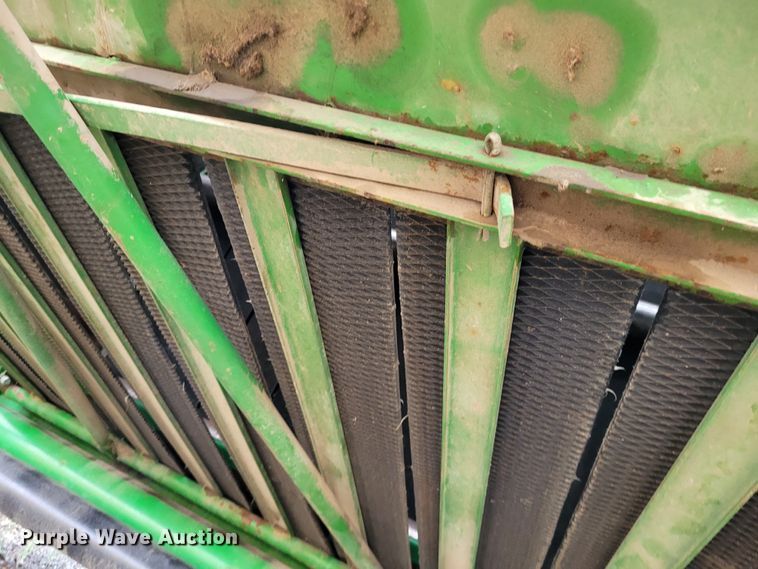 image for item DK1890 2000 John Deere 566  round baler