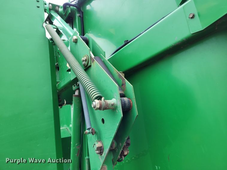 image for item DK1890 2000 John Deere 566  round baler