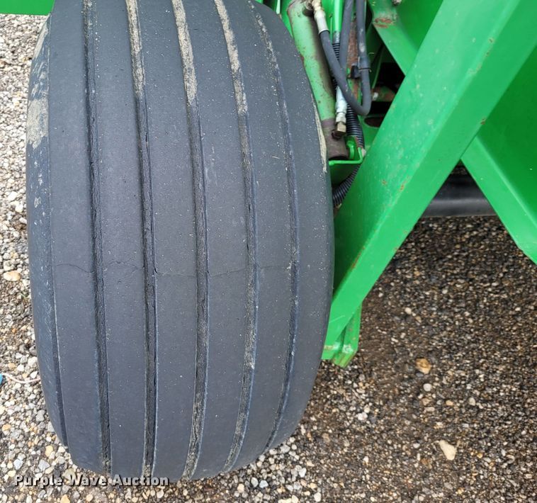 image for item DK1890 2000 John Deere 566  round baler