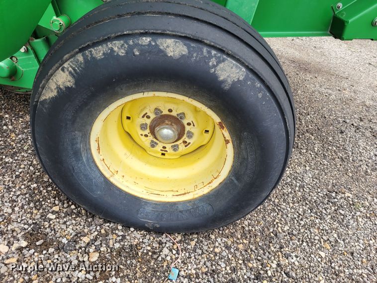 image for item DK1890 2000 John Deere 566  round baler