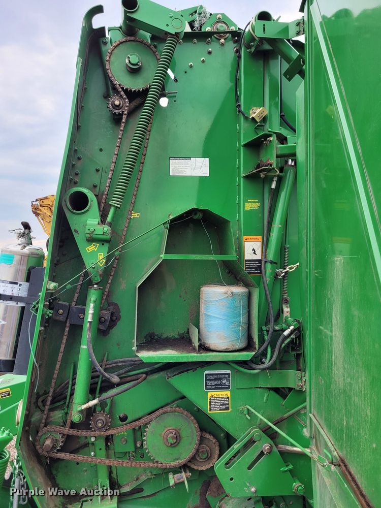 image for item DK1890 2000 John Deere 566  round baler