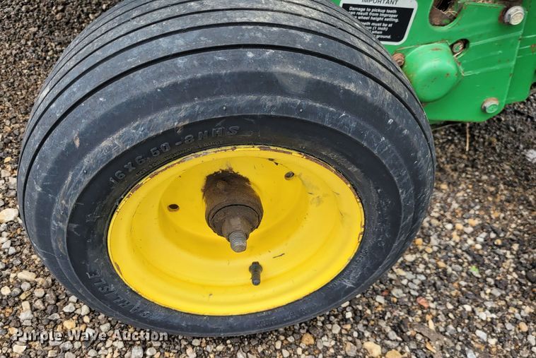 image for item DK1890 2000 John Deere 566  round baler