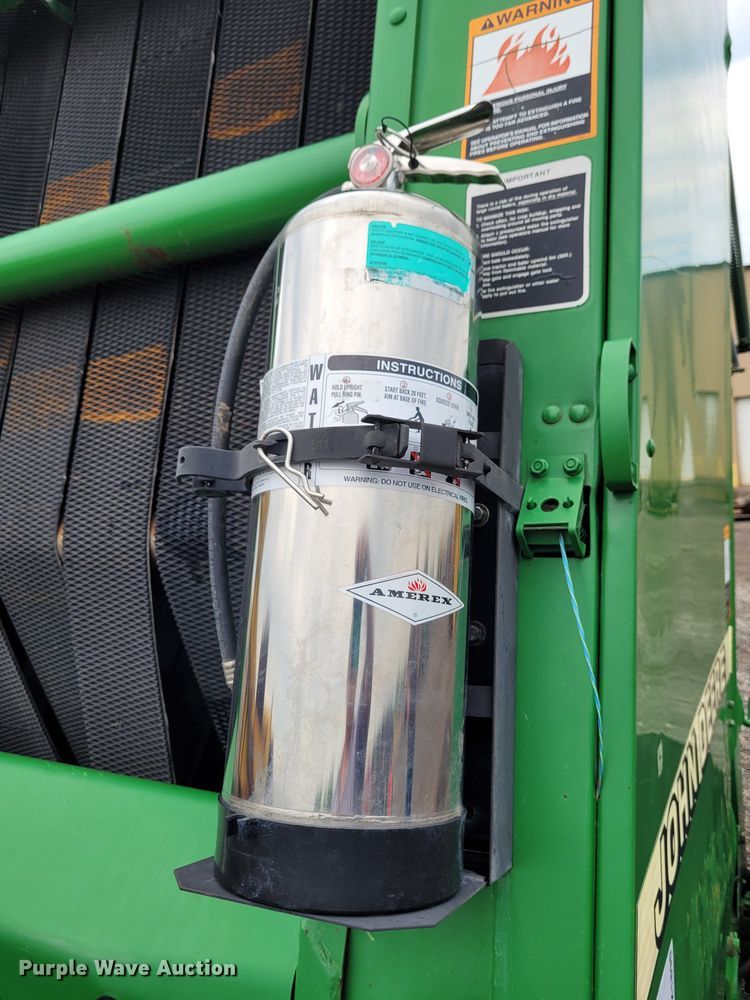 image for item DK1890 2000 John Deere 566  round baler