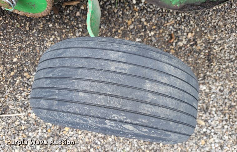 image for item DK1890 2000 John Deere 566  round baler