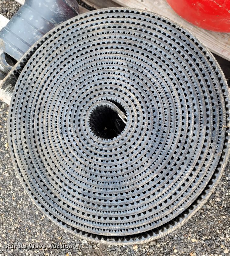 image for item DK1890 2000 John Deere 566  round baler