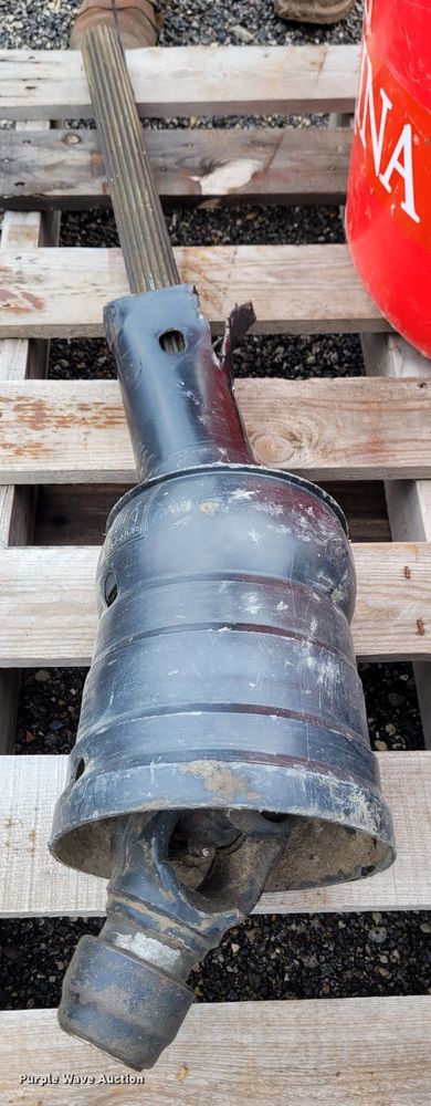 image for item DK1890 2000 John Deere 566  round baler