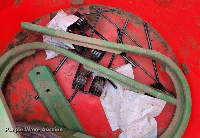 image for item DK1890 2000 John Deere 566  round baler