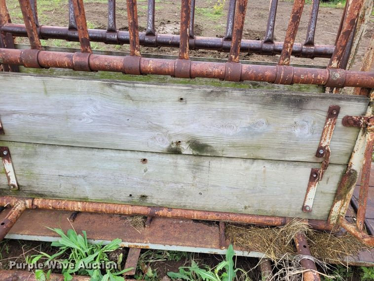 image for item DK1892 WW 39535  livestock squeeze chute