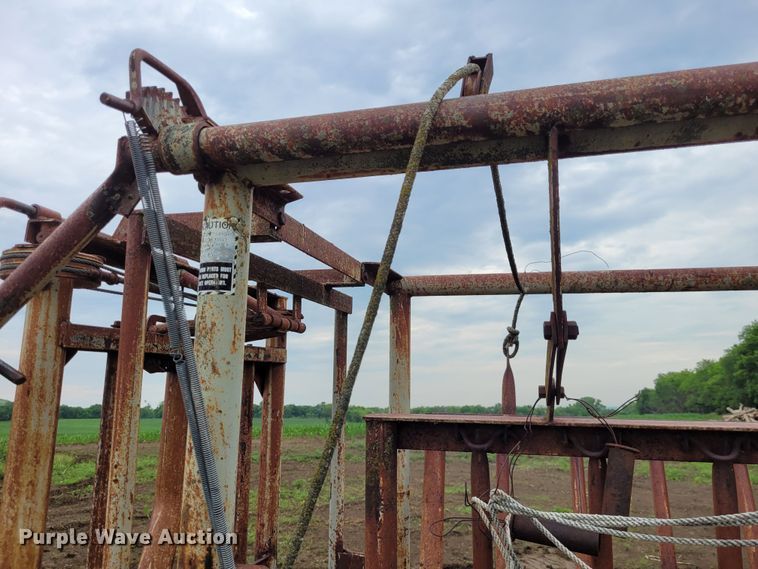 image for item DK1892 WW 39535  livestock squeeze chute