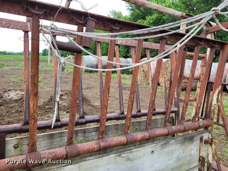image for item DK1892 WW 39535  livestock squeeze chute
