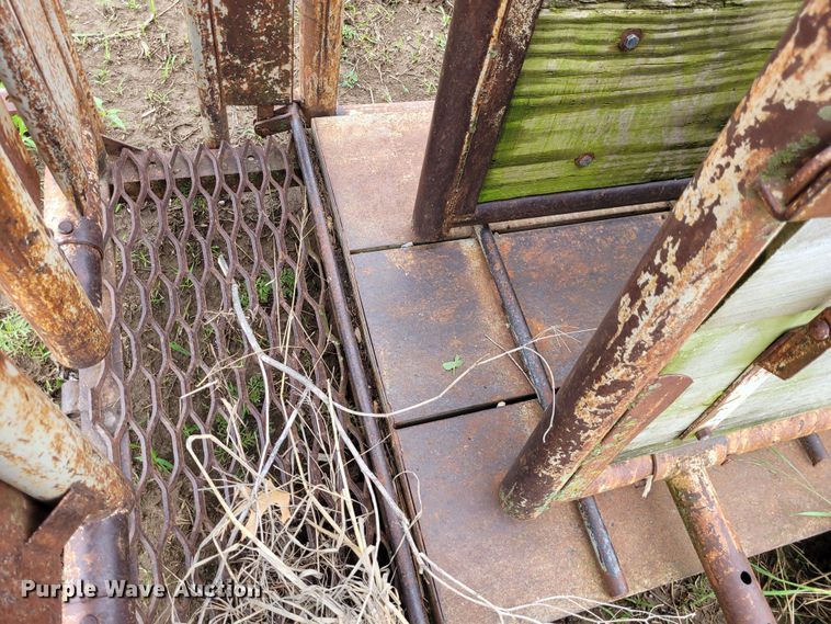 image for item DK1892 WW 39535  livestock squeeze chute