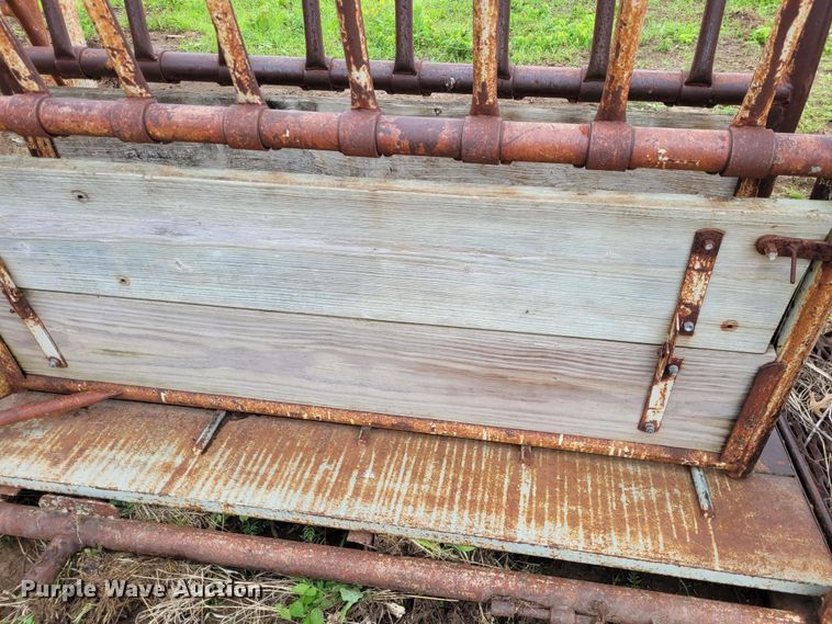 image for item DK1892 WW 39535  livestock squeeze chute