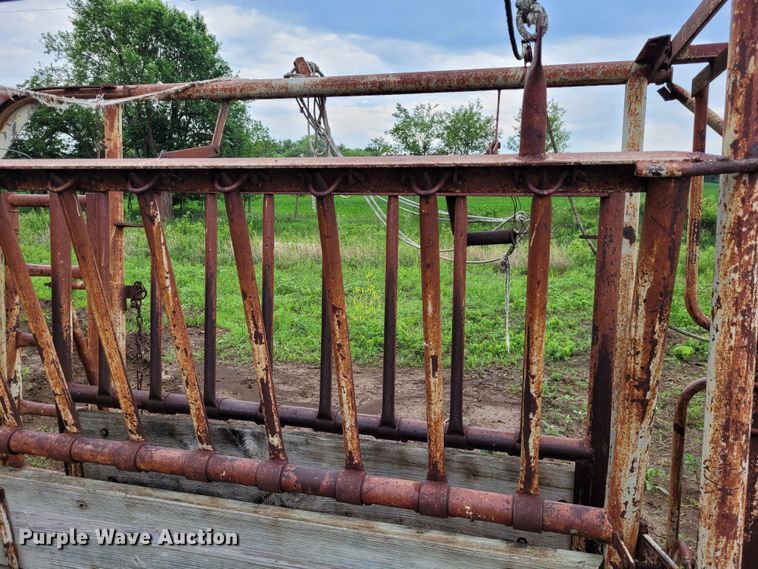 image for item DK1892 WW 39535  livestock squeeze chute