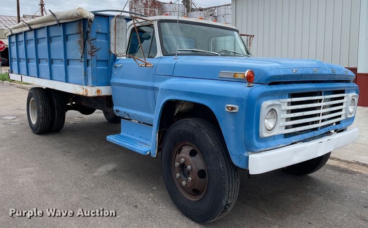 image for item DN4657 1970 Ford 600  grain truck