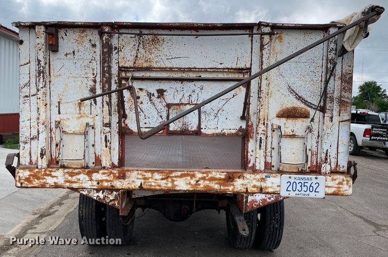 image for item DN4657 1970 Ford 600  grain truck