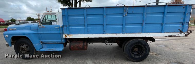 image for item DN4657 1970 Ford 600  grain truck
