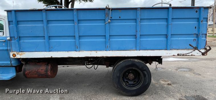 image for item DN4657 1970 Ford 600  grain truck