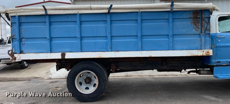 image for item DN4657 1970 Ford 600  grain truck