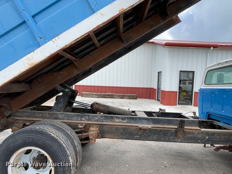 image for item DN4657 1970 Ford 600  grain truck