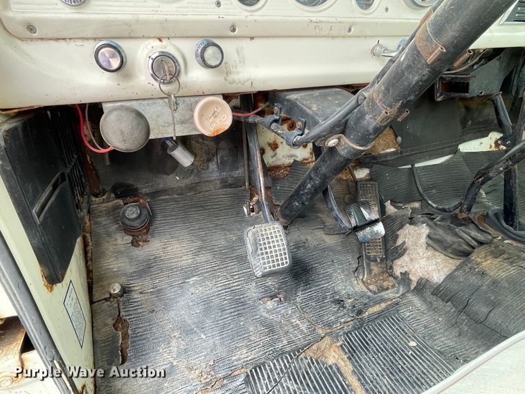 image for item DN4657 1970 Ford 600  grain truck