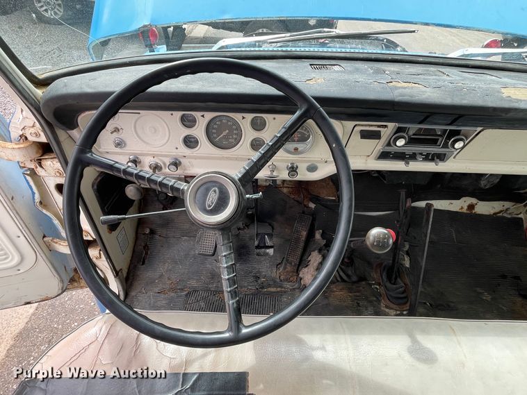 image for item DN4657 1970 Ford 600  grain truck