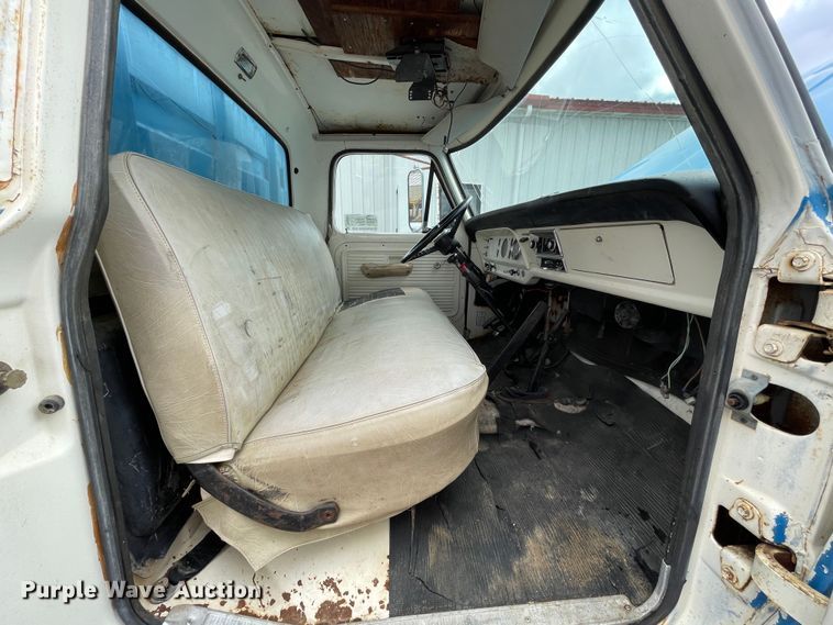 image for item DN4657 1970 Ford 600  grain truck