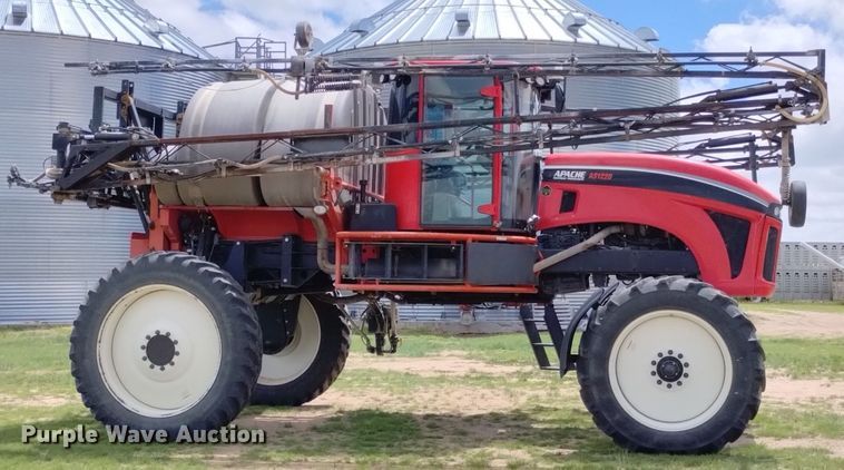 image for item DN6475 2013 Apache AS1220  sprayer