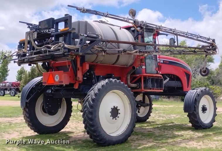 image for item DN6475 2013 Apache AS1220  sprayer