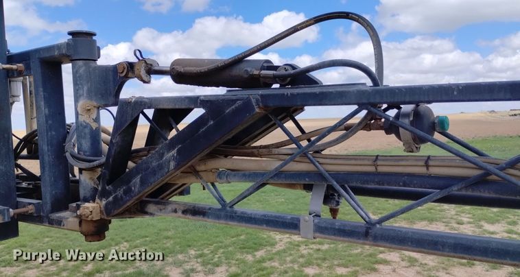 image for item DN6475 2013 Apache AS1220  sprayer