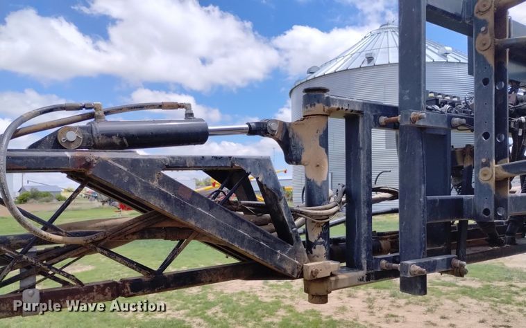 image for item DN6475 2013 Apache AS1220  sprayer