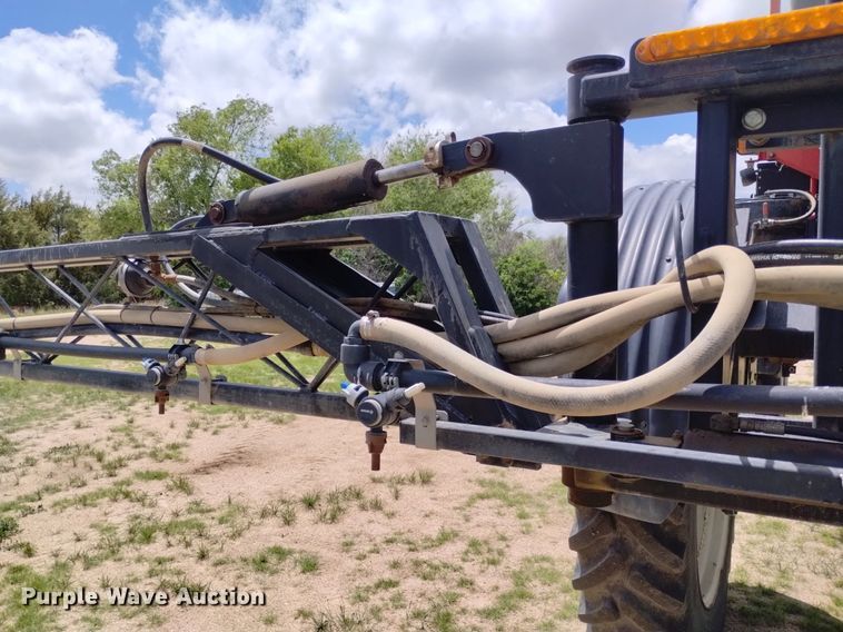 image for item DN6475 2013 Apache AS1220  sprayer