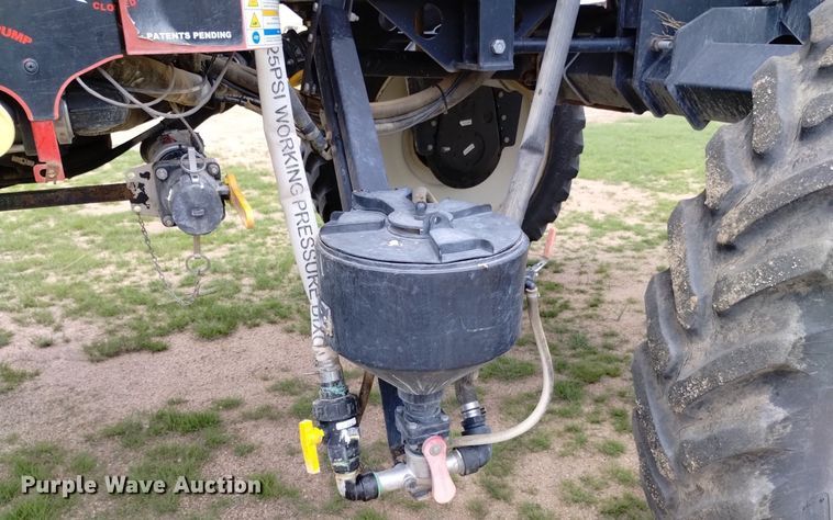 image for item DN6475 2013 Apache AS1220  sprayer