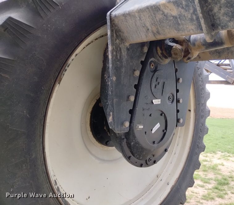 image for item DN6475 2013 Apache AS1220  sprayer