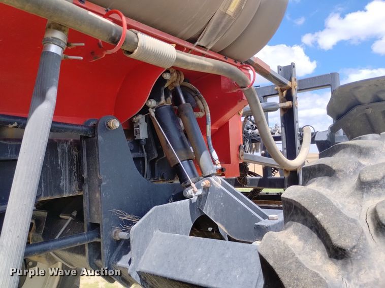 image for item DN6475 2013 Apache AS1220  sprayer