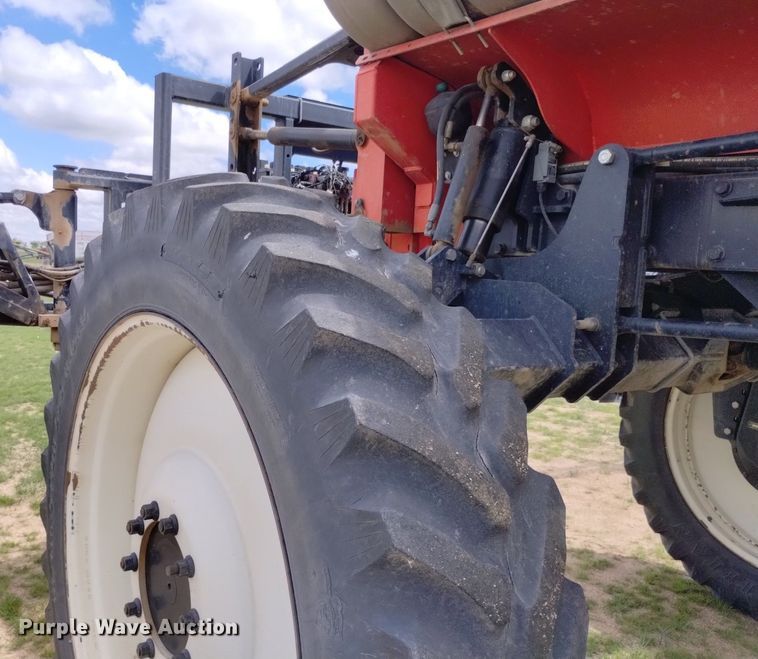 image for item DN6475 2013 Apache AS1220  sprayer