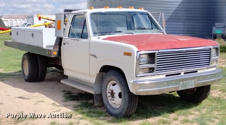 image for item DN6477 1981 Ford F350  flatbed pickup truck