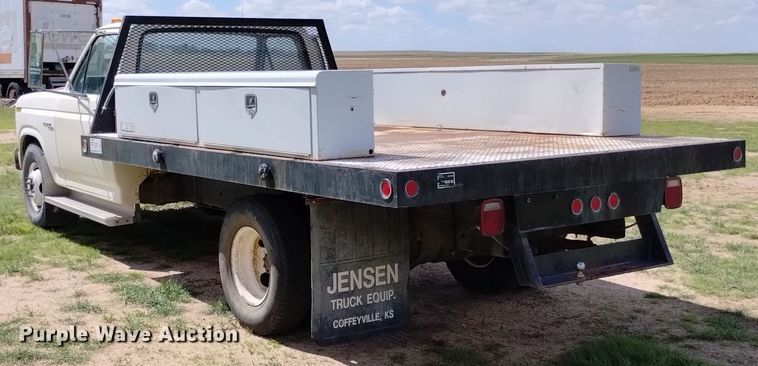 image for item DN6477 1981 Ford F350  flatbed pickup truck