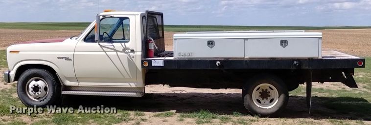 image for item DN6477 1981 Ford F350  flatbed pickup truck