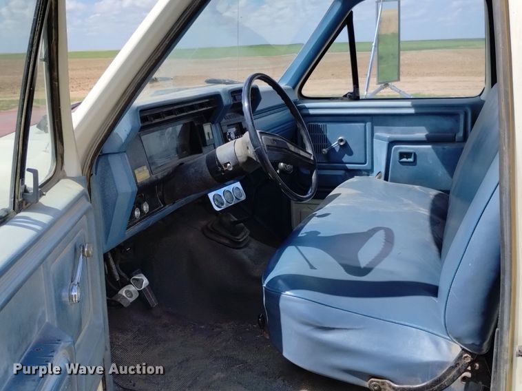 image for item DN6477 1981 Ford F350  flatbed pickup truck