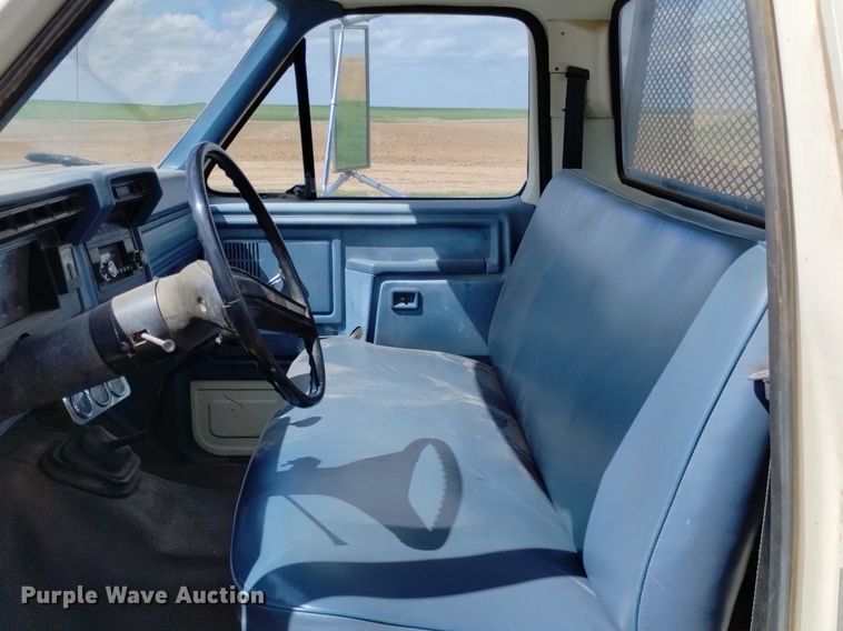 image for item DN6477 1981 Ford F350  flatbed pickup truck